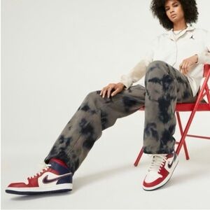 Nike Air Jordan 1 Mid SE Gym Red Sail Light Iron Ore Midnight Navy W8.5